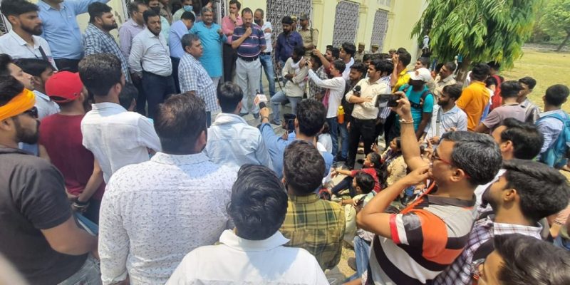 Lucknow University Prof Who Was 'Attacked' By ABVP Still Struggling to File an FIR - Vimarsana News