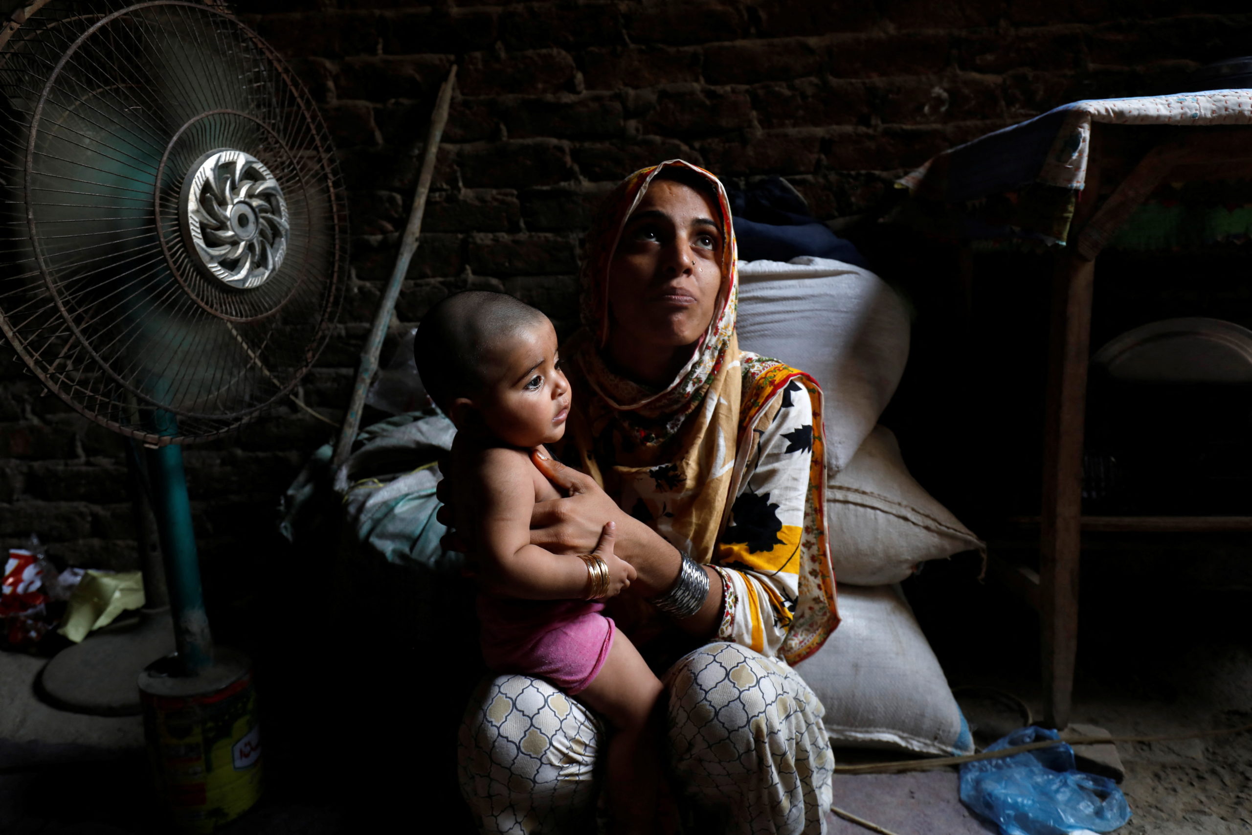 The Wider Image: In hottest city on Earth, mothers bear brunt of climate change