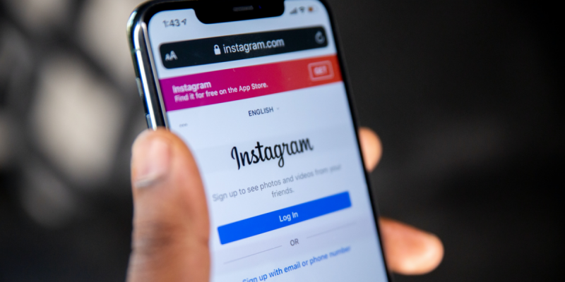 A New Lawsuit Says Instagram Hurts Teenagers by Design - Vimarsana News