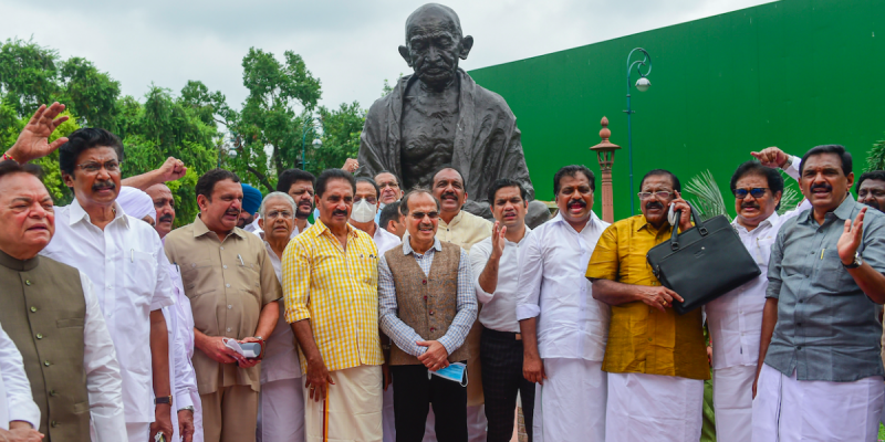 Sonia-Smriti Row: Congress MPs Protest in Parliament, Demand Govt Apology - Vimarsana News