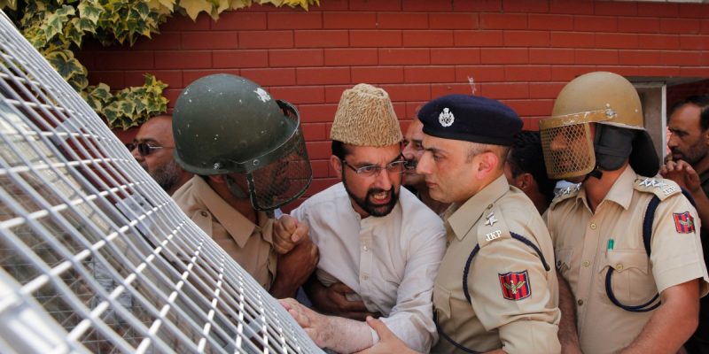 Kashmir: Mirwaiz Umar Farooq Stopped from Leaving Home to Lead Prayers at Jamia Masjid - Vimarsana News