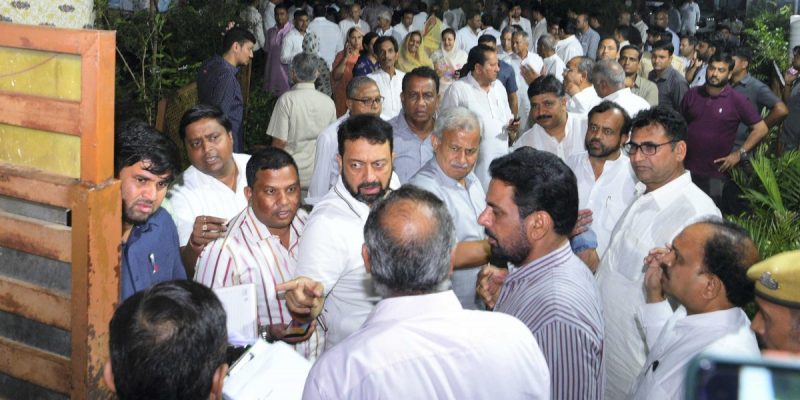 Congress: '90' Gehlot Loyalist MLAs Threaten to Quit Over Chance of Pilot Becoming CM - Vimarsana News