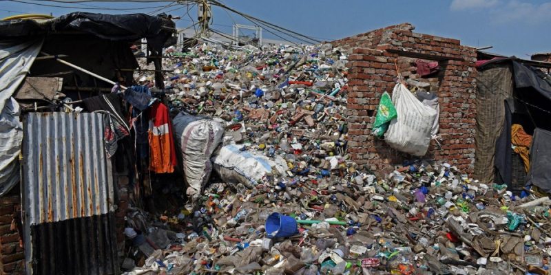 Bachaikari of Bhalswa: Narratives of Waste Pickers from a Delhi Landfill - Vimarsana News