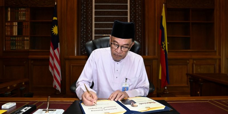 Anwar Ibrahim's Challenge to Tackle Malaysia's Money Politics - Vimarsana News