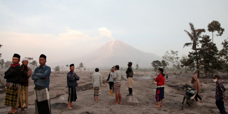 Indonesia: Thousands on High Alert After Eruption of East Java's Tallest Volcano - Vimarsana News