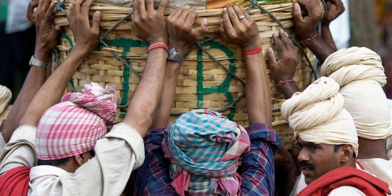 Instead of Withdrawing Food Security, a Minimum Income Guarantee Is Needed - Vimarsana News