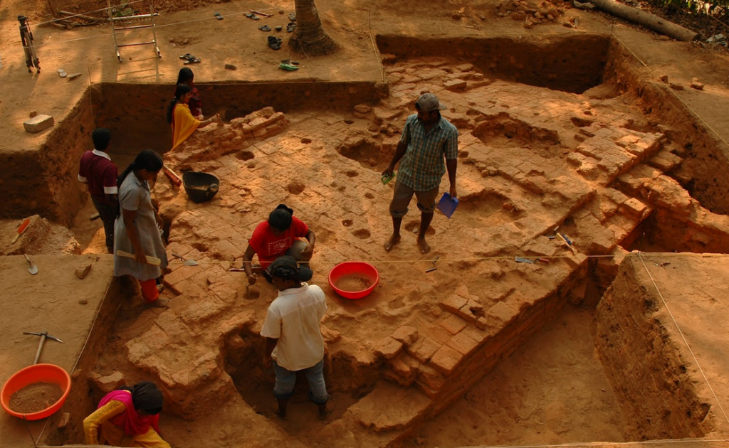 'Buried Monolgues' An Art Project Integrating Archaeology and Aesthetics