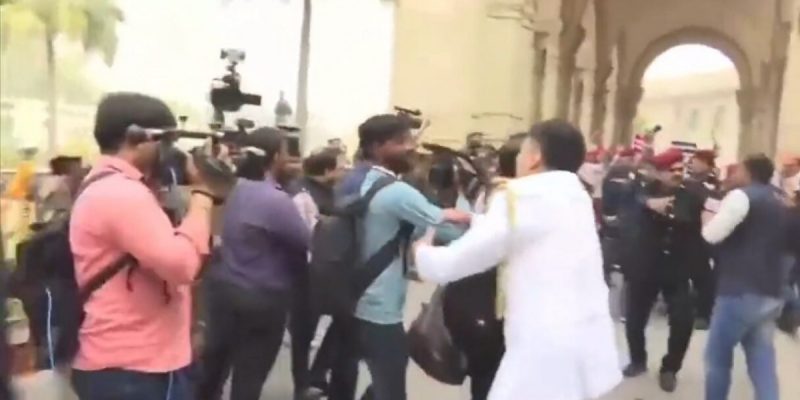 UP Assembly: Marshals Beat Up Journalists, Stopped from Covering SP's Protest - Vimarsana News