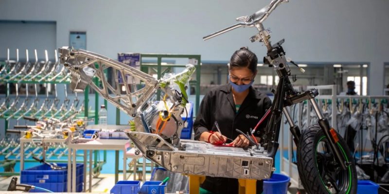 India's Drive to Increase Electric Vehicle Use Has Women at the Wheel - Vimarsana News