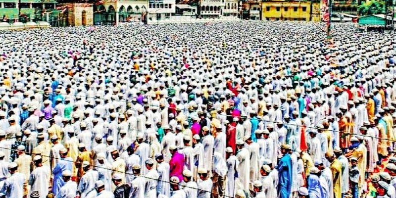 Praying on the Road Is Not a Good Feeling, but What Else Can Indian Muslims Do? - Vimarsana News
