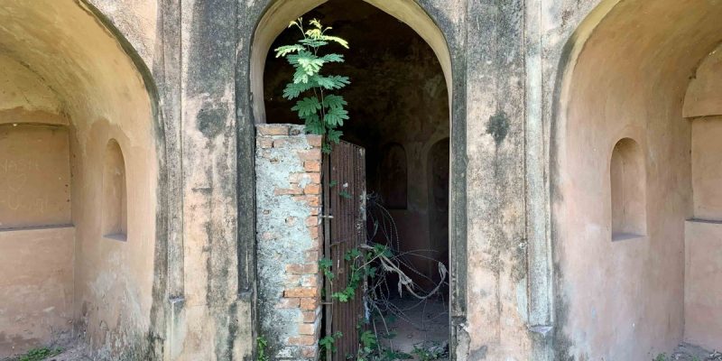 In Photos: 16th Century J&K Fort Housing Jehangir's Grave Lies in Disrepair - Vimarsana News